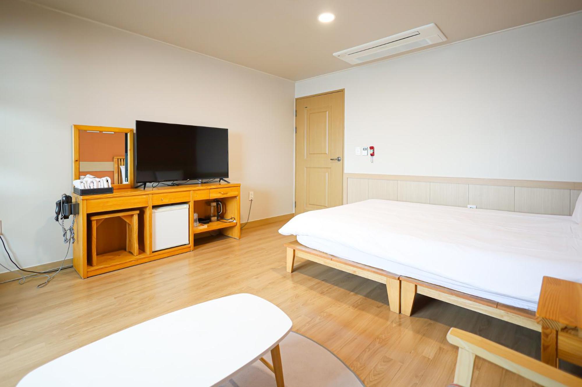 Fantastic Ocean View Sydney Hotel Jeju Exterior photo