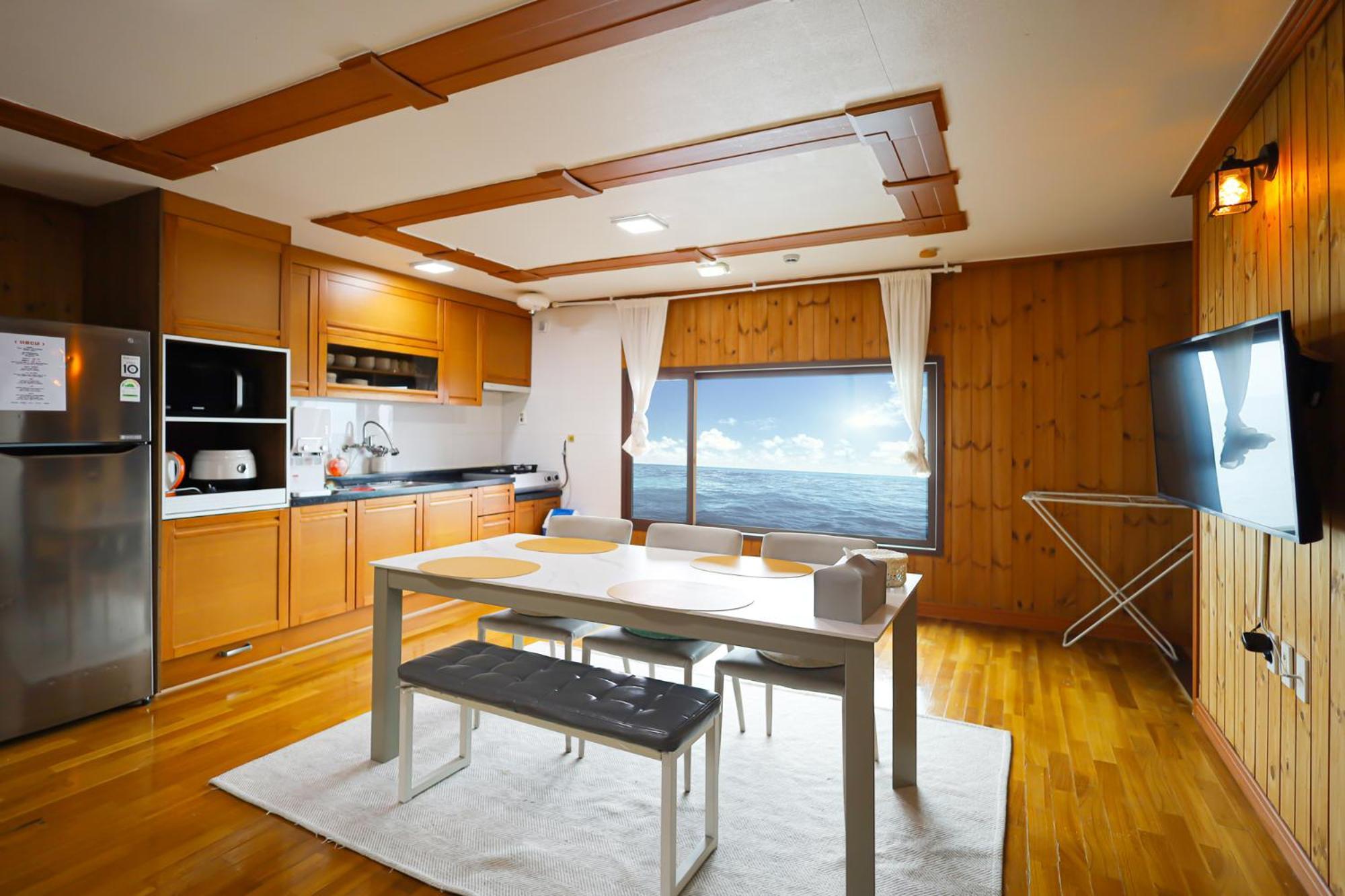 Fantastic Ocean View Sydney Hotel Jeju Exterior photo