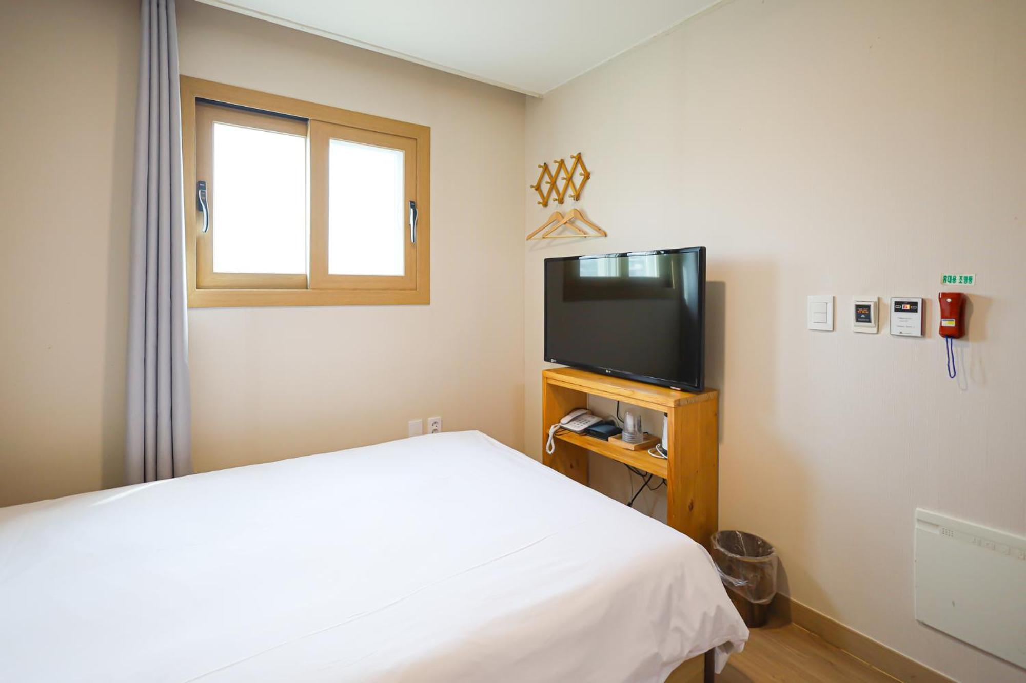 Fantastic Ocean View Sydney Hotel Jeju Exterior photo